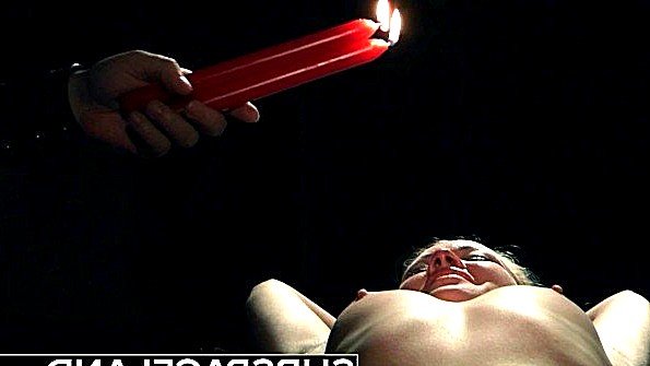Порно ролик: голая пышка