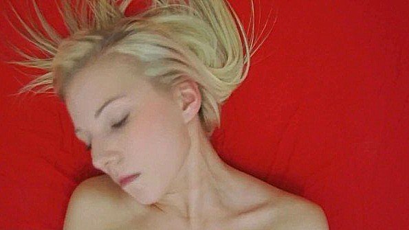 Порно ролик: предметы в писе
