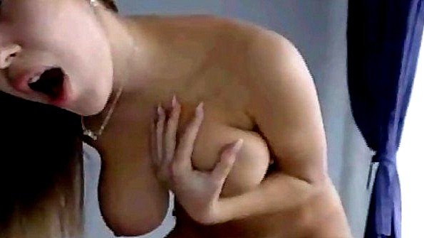 Порно ролик: Мужчина лижеп писку