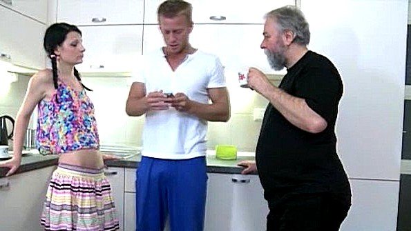 Порно ролик: порно юной