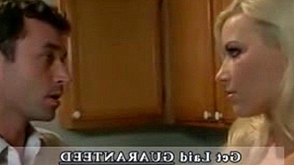 Порно ролик: русская мама дрочит сыну