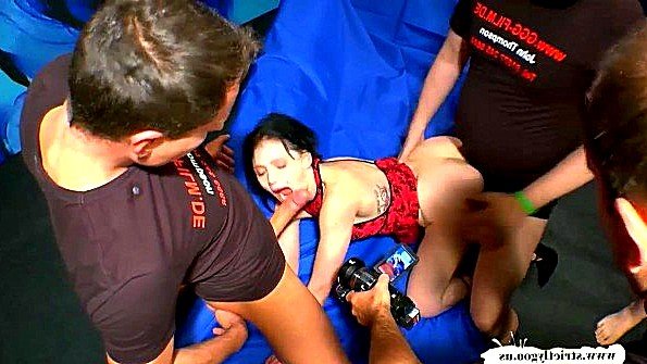 Порно ролик: Парно видео живой узбек малолетка