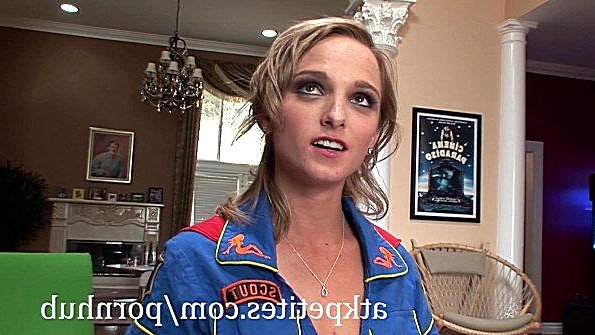 Порно ролик: сисястая красотка