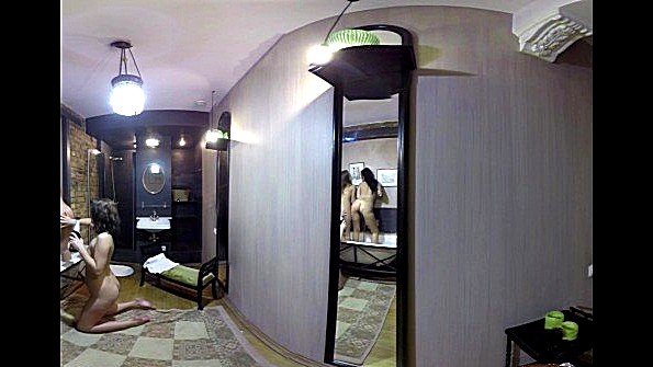 Порно ролик: Молодые девочки лесбиянки ласкают друг друга